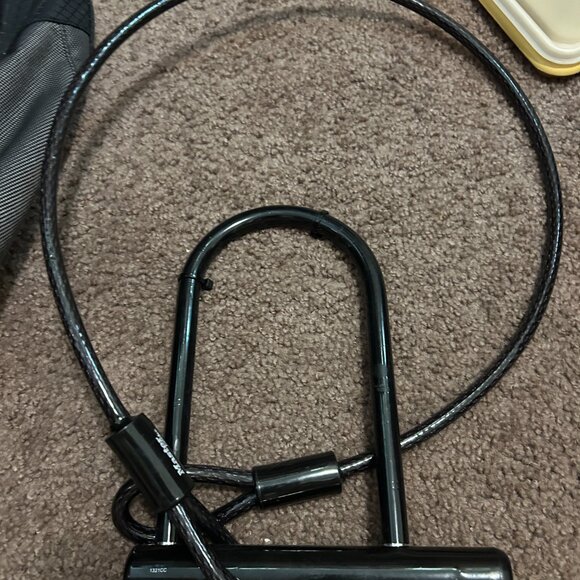 Master Lock U-Lock with Cable - Heavy Duty Bike Lock - Black - Picture 2 of 2
